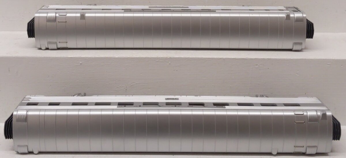 MTH 20-66040 O Santa Fe 70' Streamlined Sleeper/Diner Passenger Set (Set of 2) LN/Box