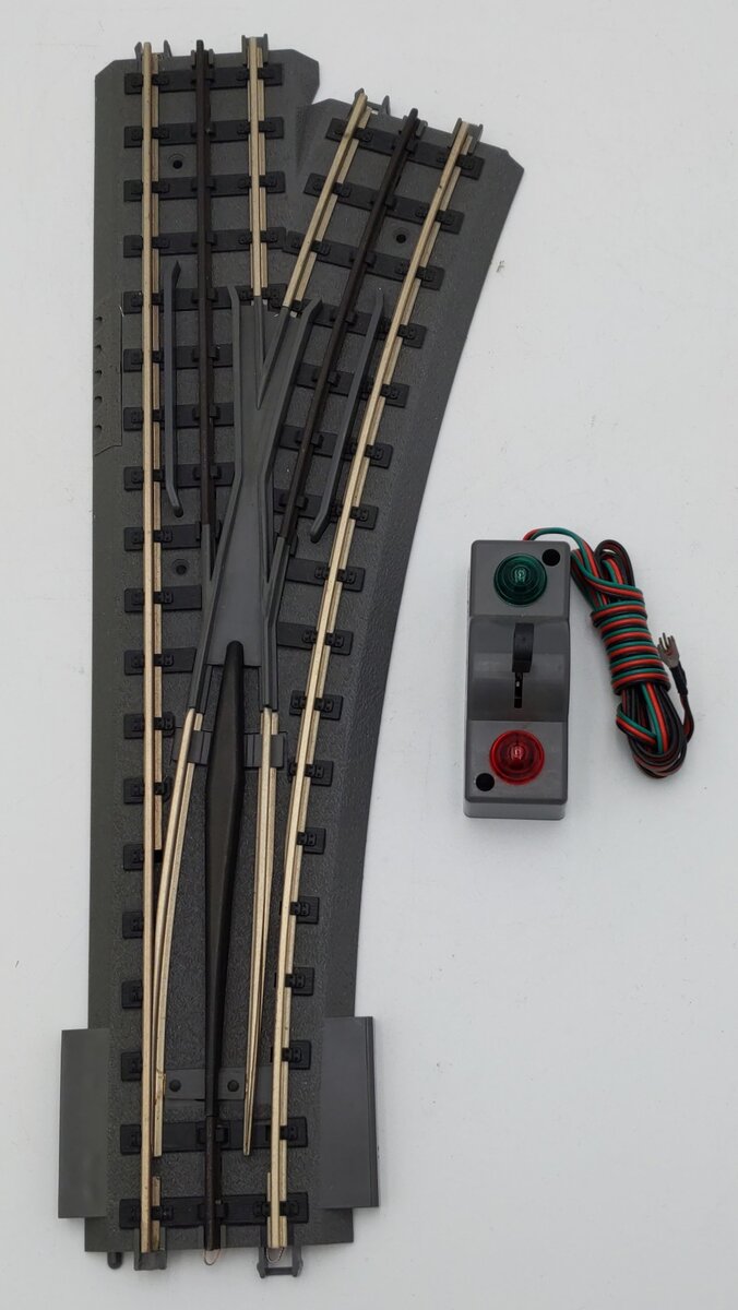 MTH 40-1020 O72 RealTrax Nickel Silver Right Hand Remote Switch Turnout  EX/Box