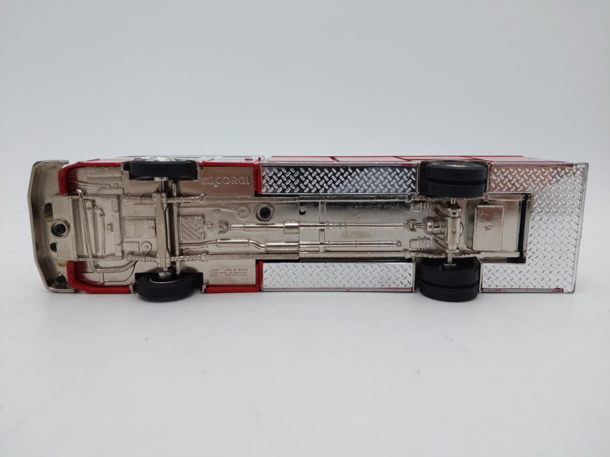 Corgi 52201 1:50 E-One Cyclone II Rescue EX/Box