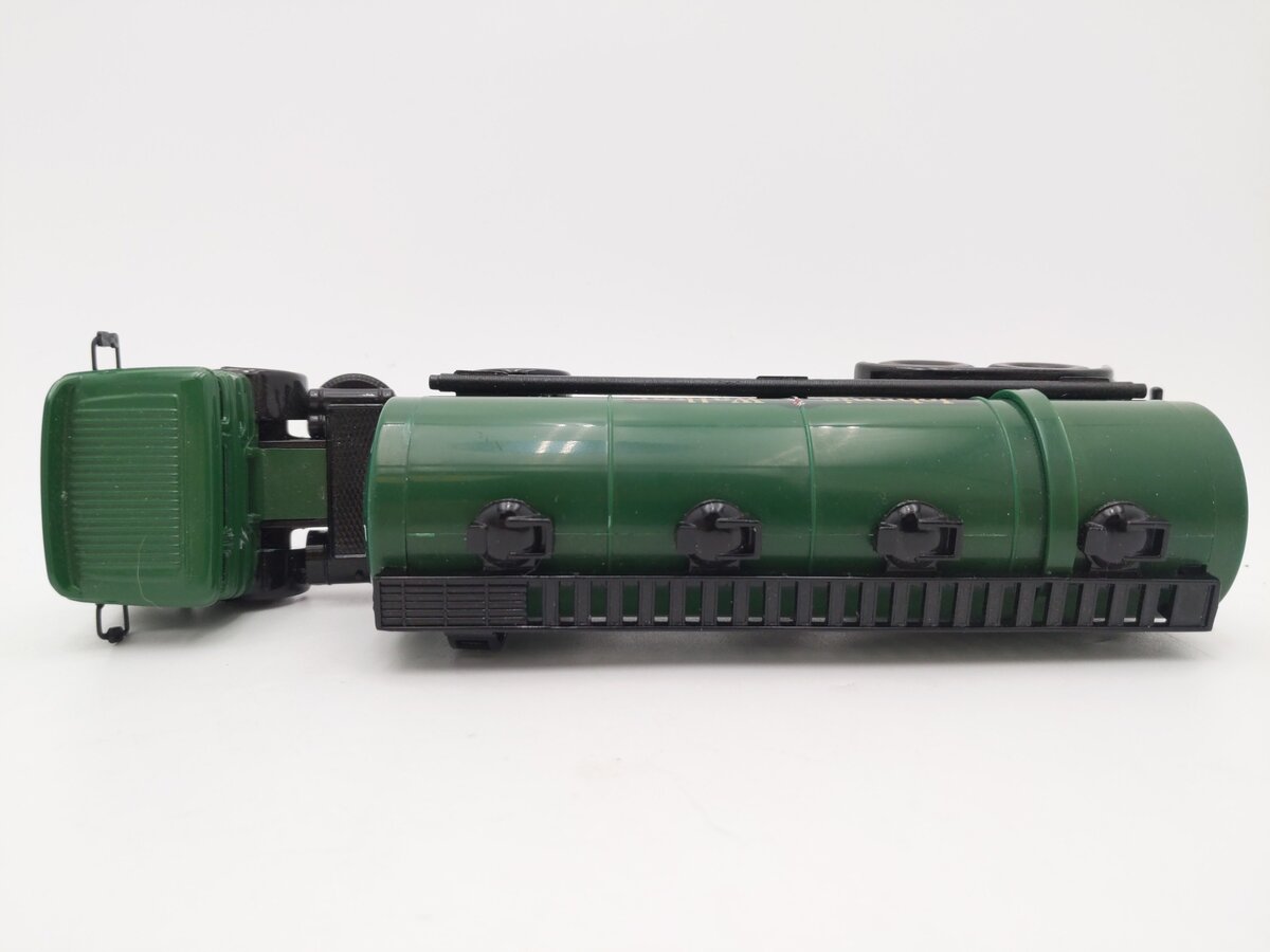 Corgi 20801 1:50 Johnnie Walker AEC Artic Tanker EX/Box