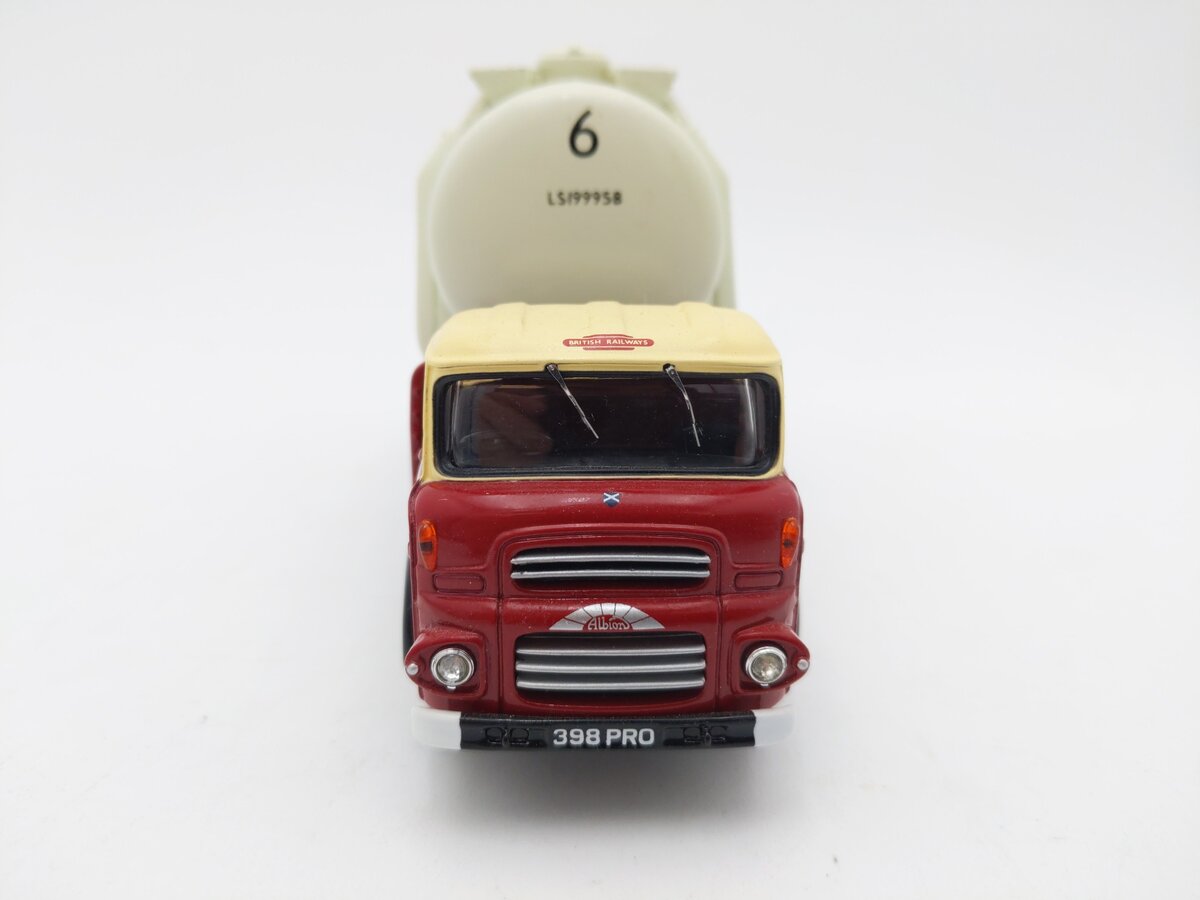 Corgi CC11606 1:50 Albion Reiver Platform Lorry & Tank Container Load - British EX/Box