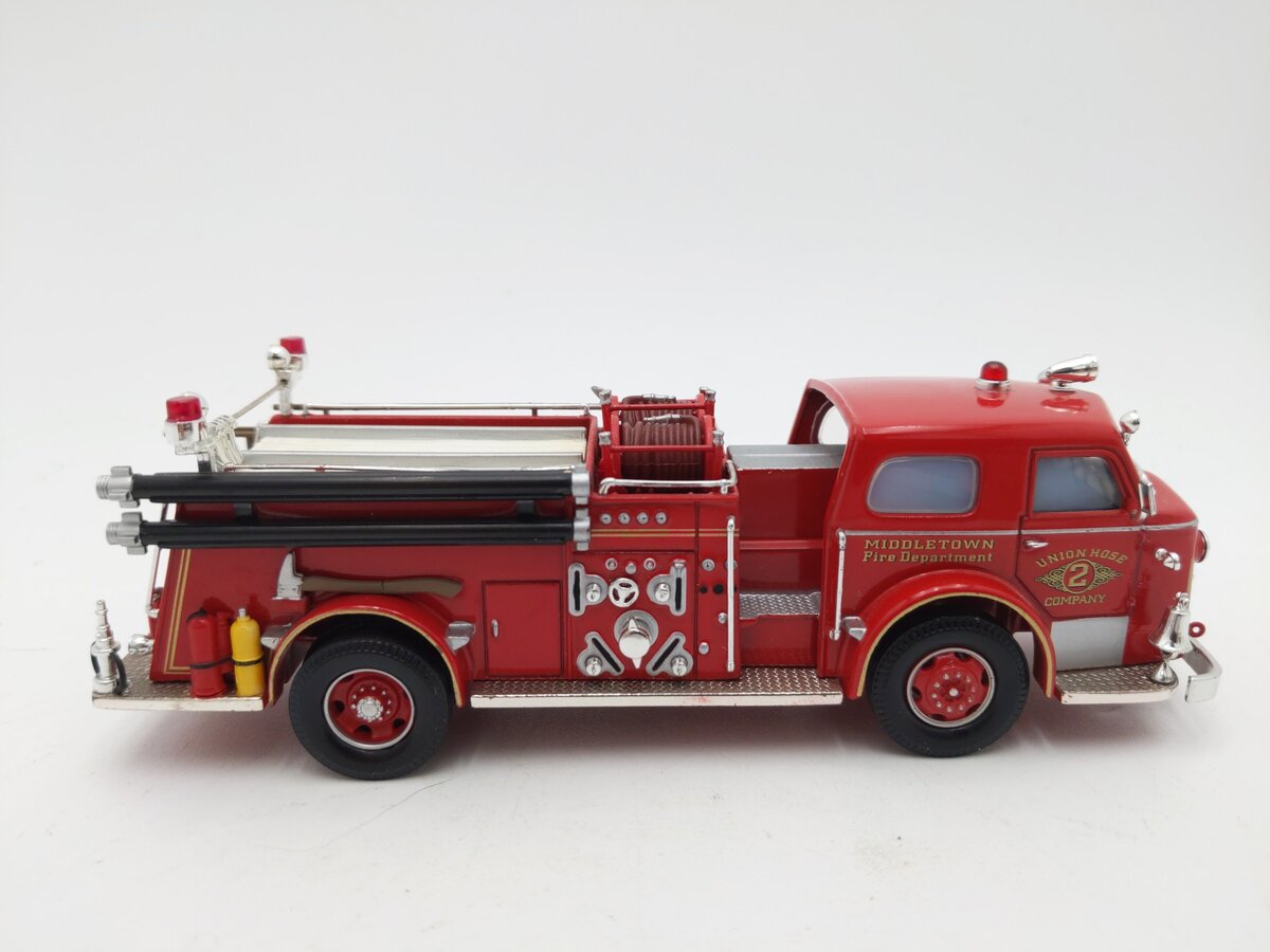 Corgi US53514 1:50 1950s American LaFrance 700 Series Closed Cab Middletown FD EX/Box