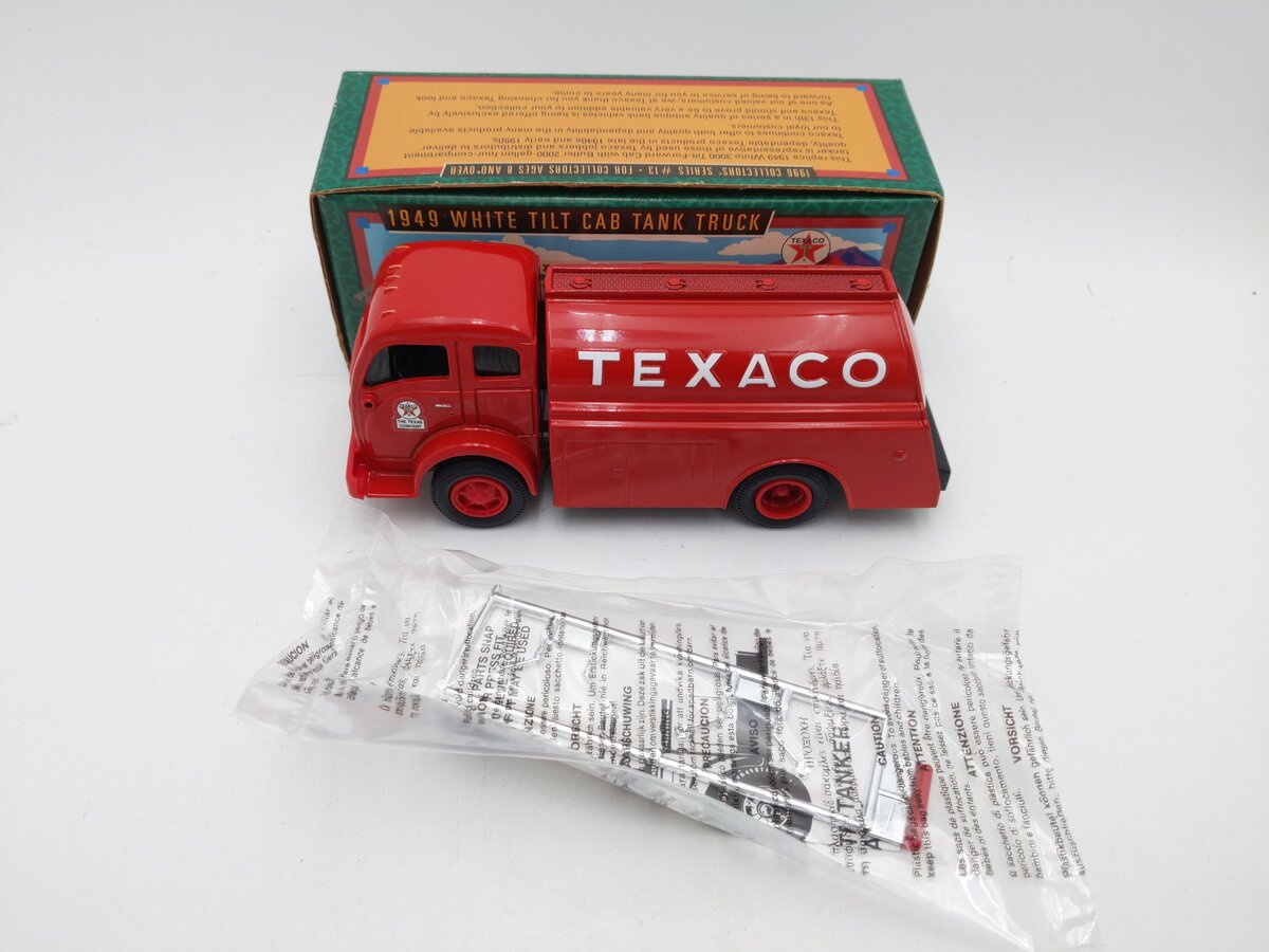 Ertl F950 Texaco #13 - 1949 3000 Tilt Cab Tanker Bank EX/Box