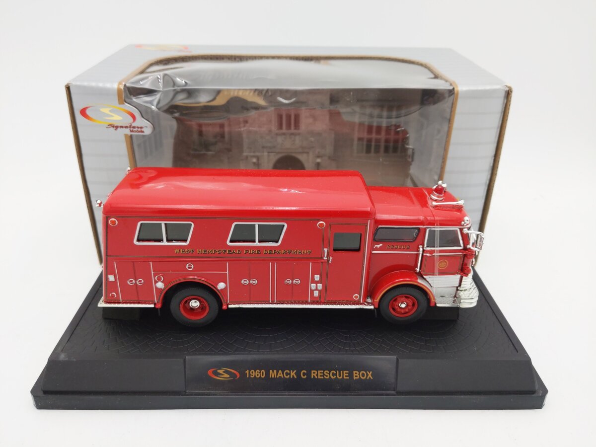SIGNATURE MODELS 32425RED 1:50 1960 Mack C Rescue Box Truck (Red) EX/Box