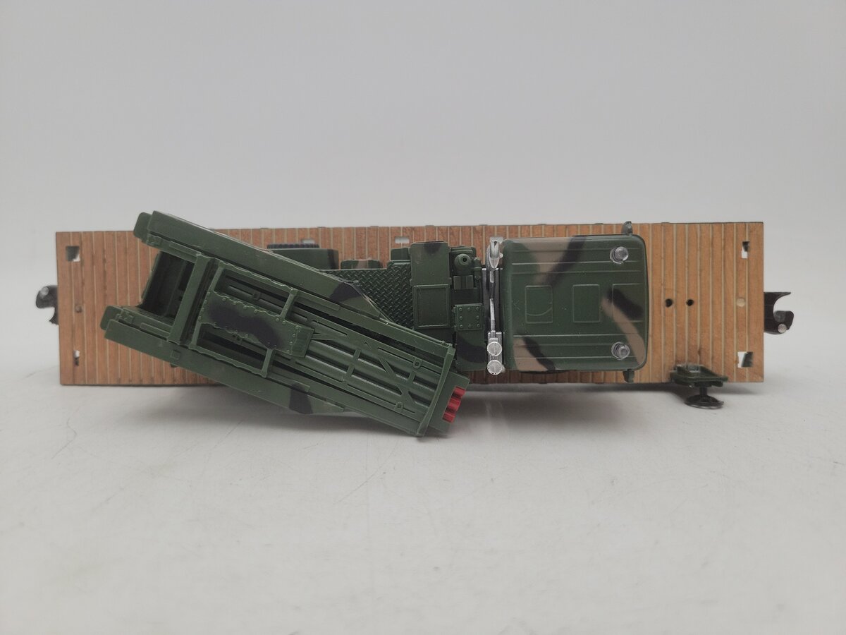 Menards 279-3964 O Gauge US Army Flatcar w/ Army Truck & HIMARS EX/Box