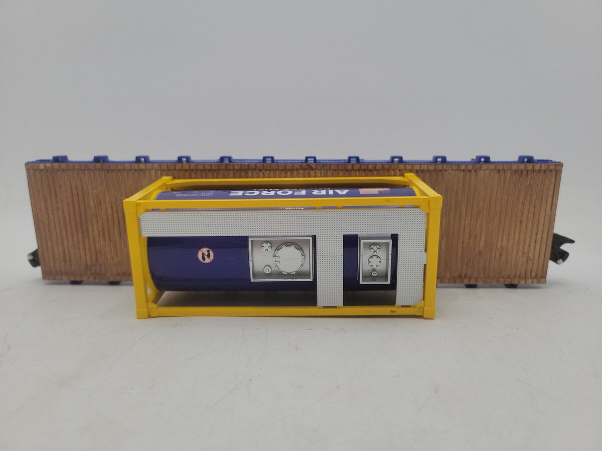 Menards 279-3187 O Gauge US Army Flatcar w/ Jet Fuel Container #2716 EX/Box