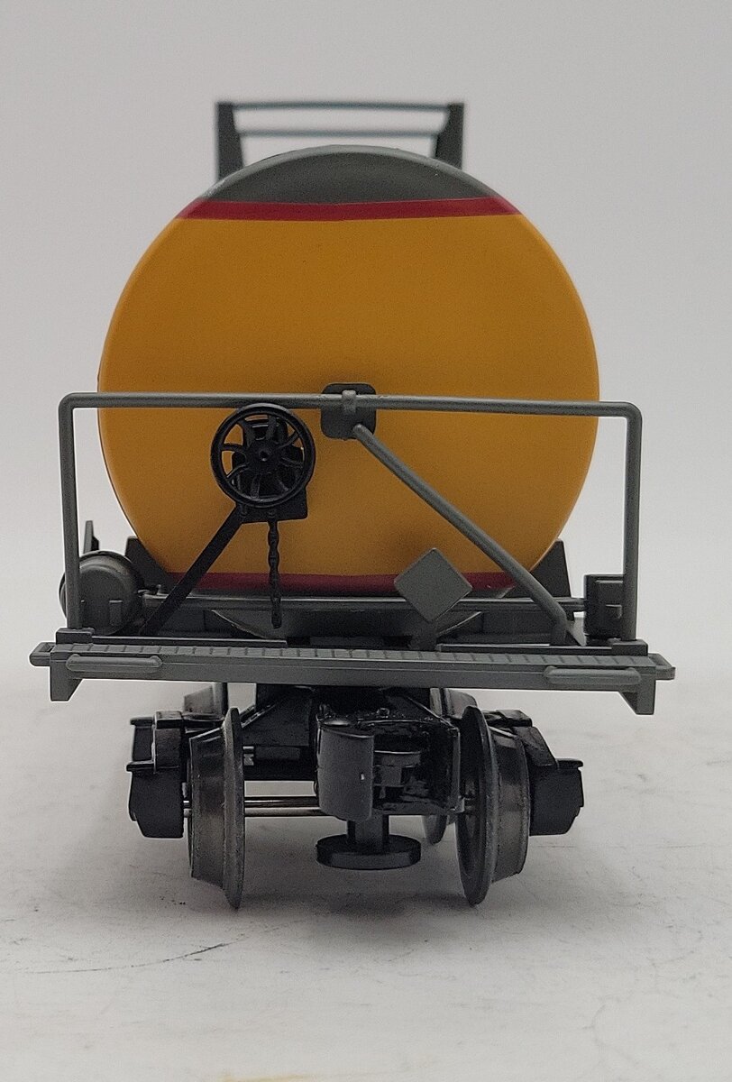 Lionel 1928680 O Gauge Union Pacific Uni-Body Tank Car EX/Box