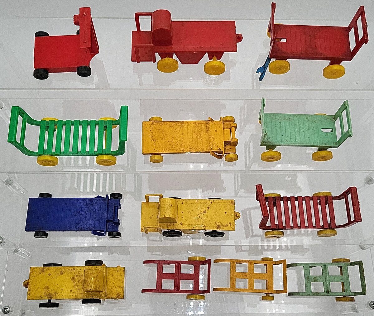 Marx Assorted Freight Terminal Accessories [13] VG