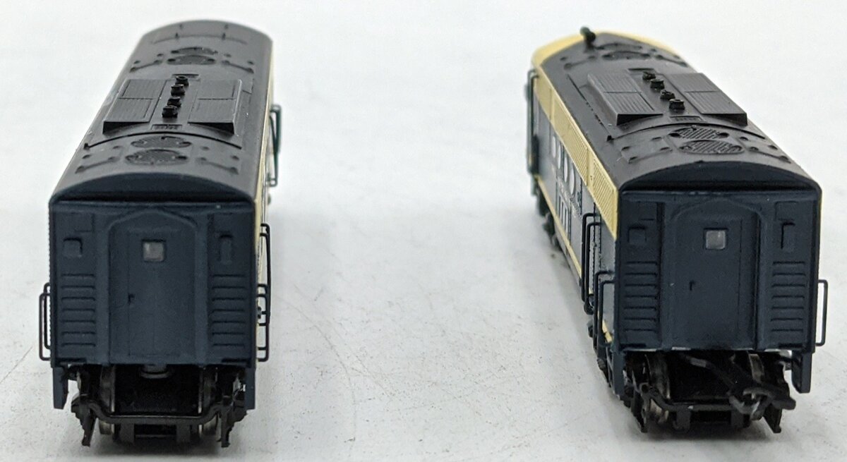 InterMountain 69001-02 N Scale Santa Fe Catwhisker II AB Diesel Locomotive #100 EX/Box