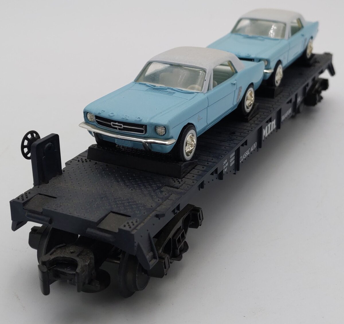 MTH 30-7613 O Gauge Auto Transport Flatcar with Two ThunderBirds LN/Box