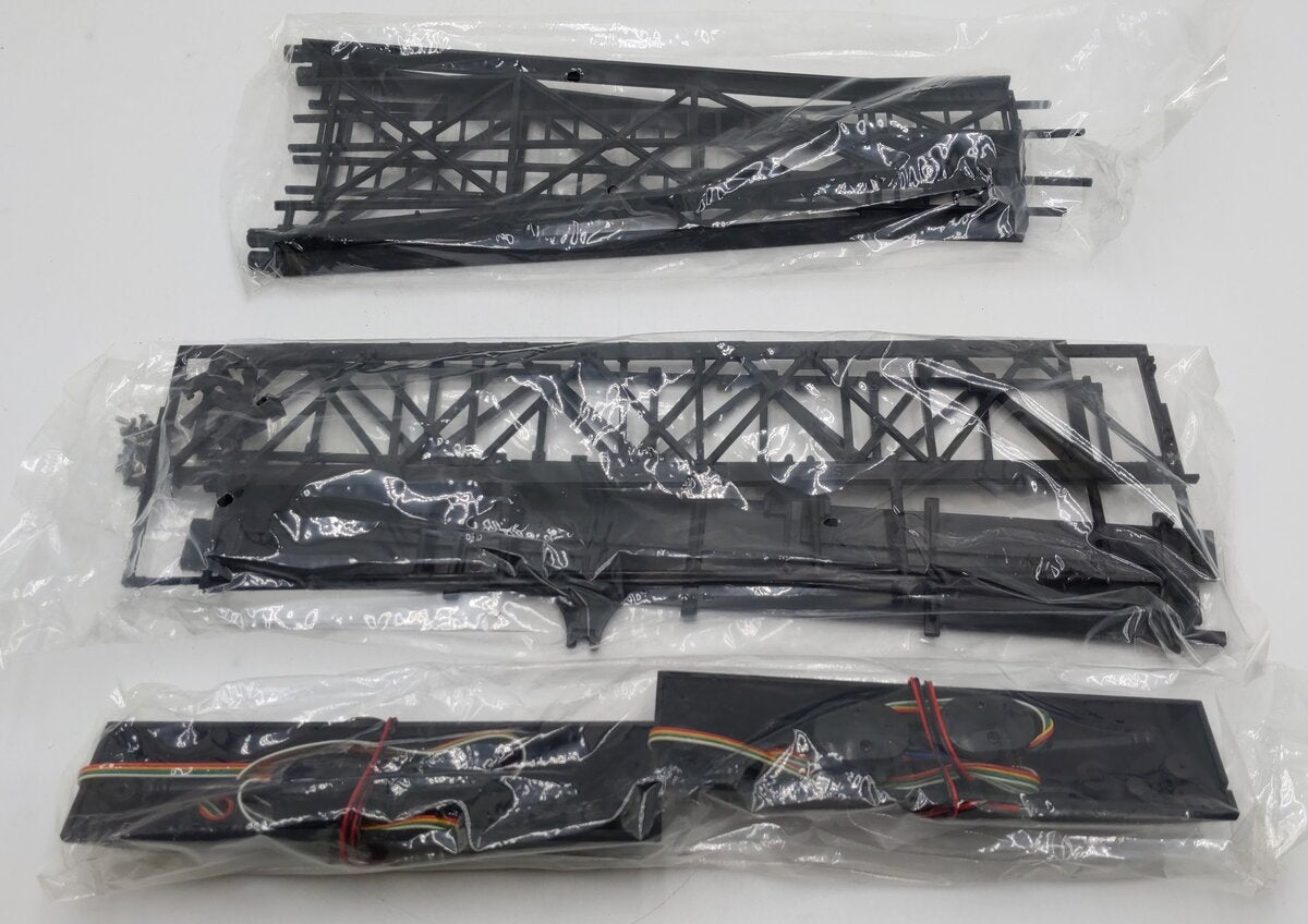 Aristo-Craft 7110 G Gauge Signal Bridge With Lights For 2 Tracks NIB