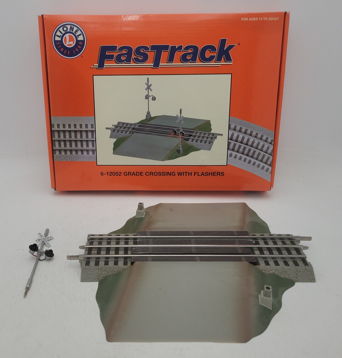 Lionel 6-12052 O Gauge FasTrack Grade Crossover EX/Box