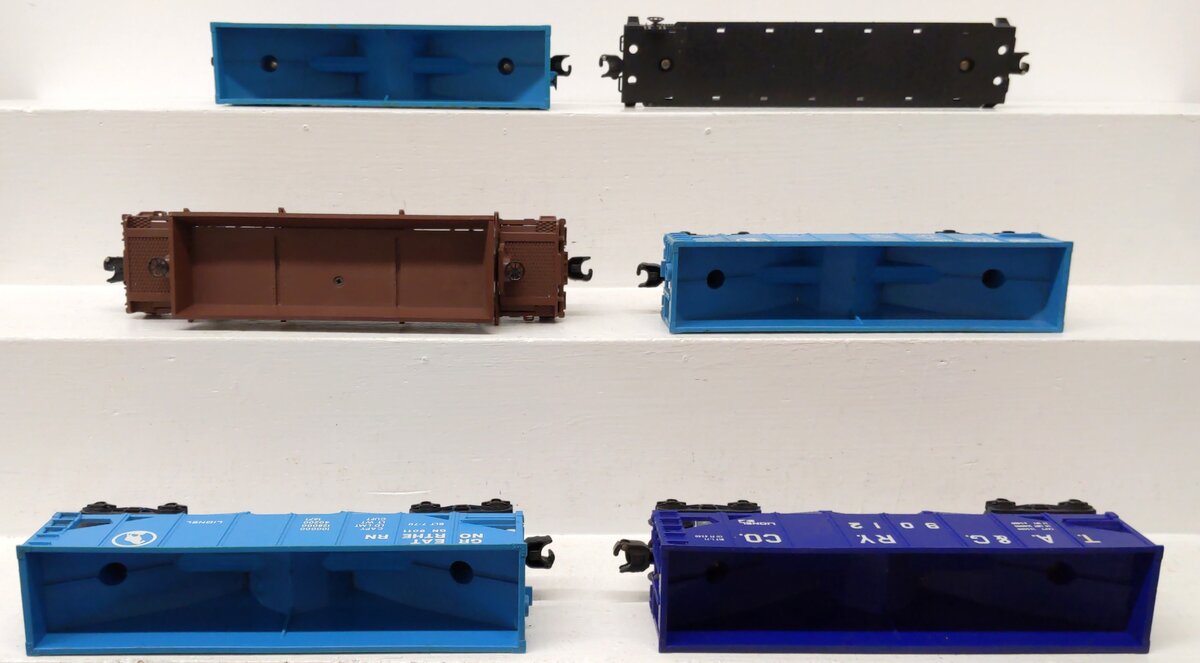 Lionel O Gauge Assorted Freight Cars [6]