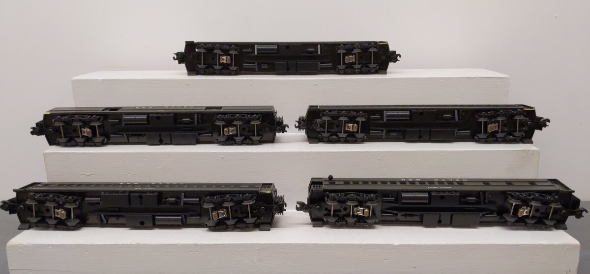 MTH 20-4040 O Gauge New Haven 70' Madison Passenger 5-Car Set VG/Box
