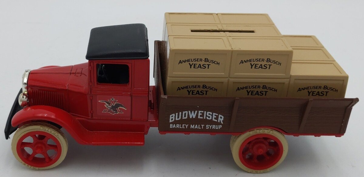 Ertl 1931 Hawkeye Budweiser Truck Bank 1:25 Scale EX