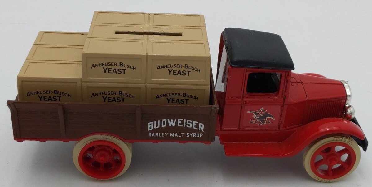 Ertl 1931 Hawkeye Budweiser Truck Bank 1:25 Scale EX