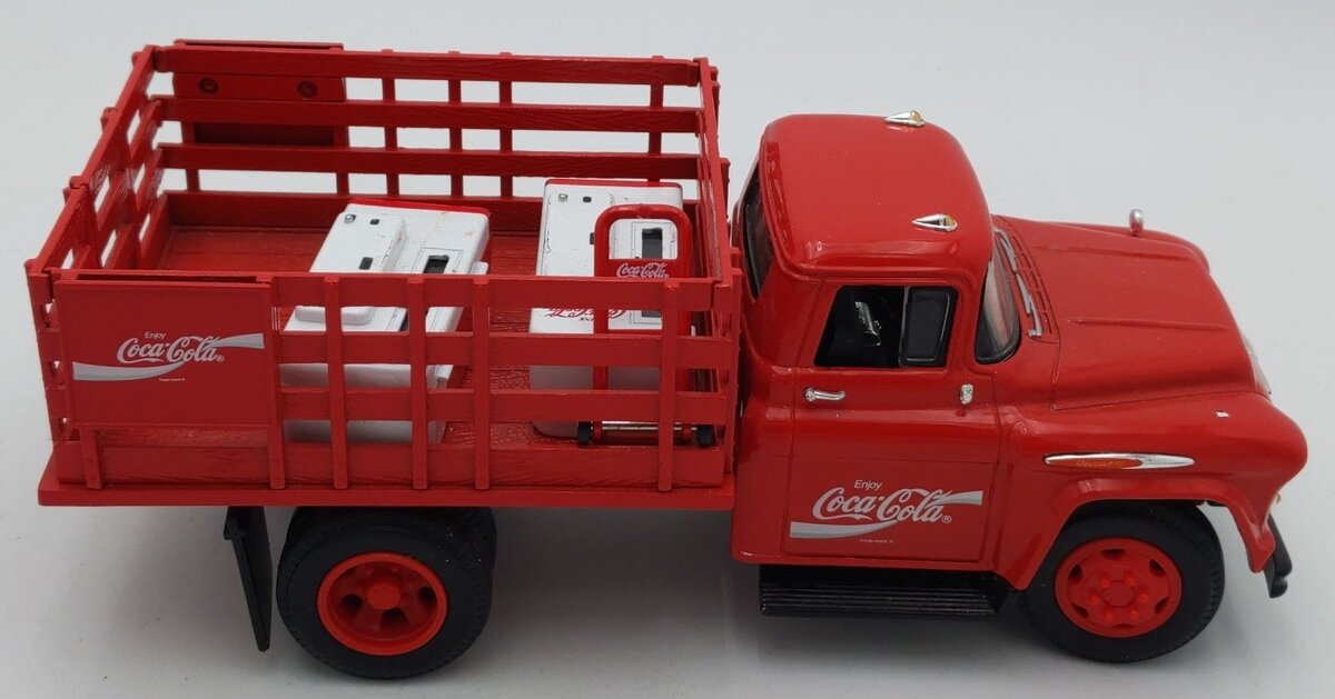 Ertl 1997 Coca-Cola 1957 Chevrolet Stake Truck & Vending Machines EX