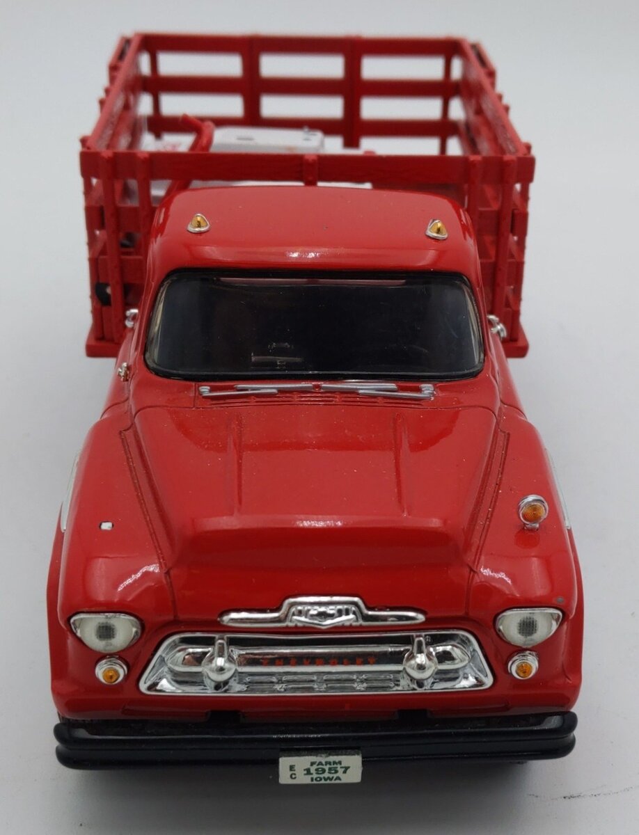 Ertl 1997 Coca-Cola 1957 Chevrolet Stake Truck & Vending Machines EX