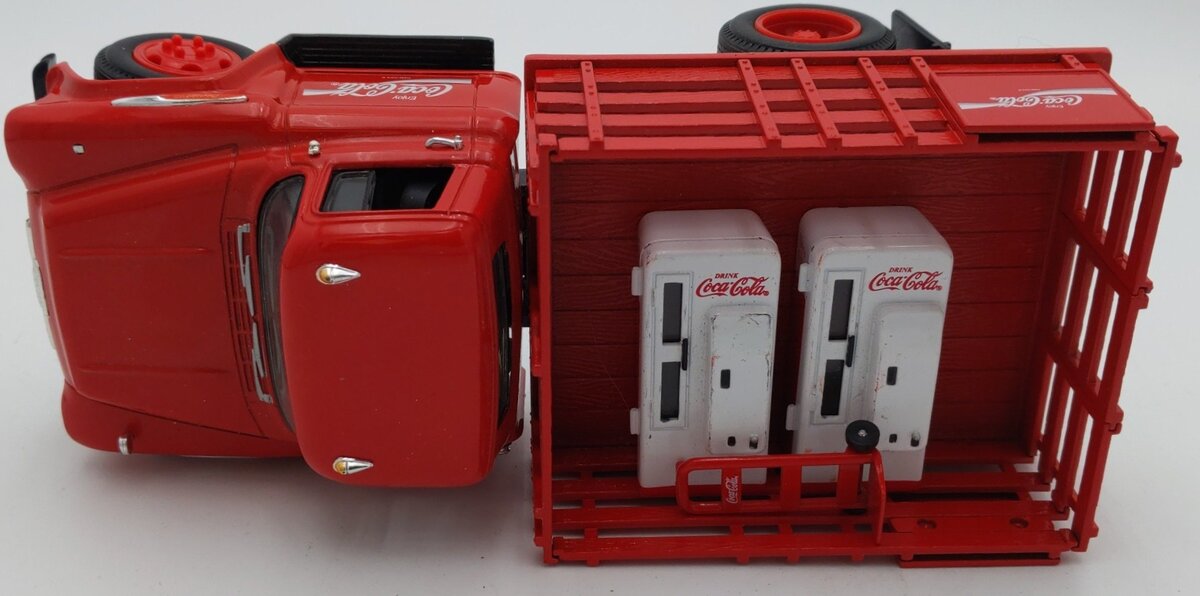 Ertl 1997 Coca-Cola 1957 Chevrolet Stake Truck & Vending Machines EX