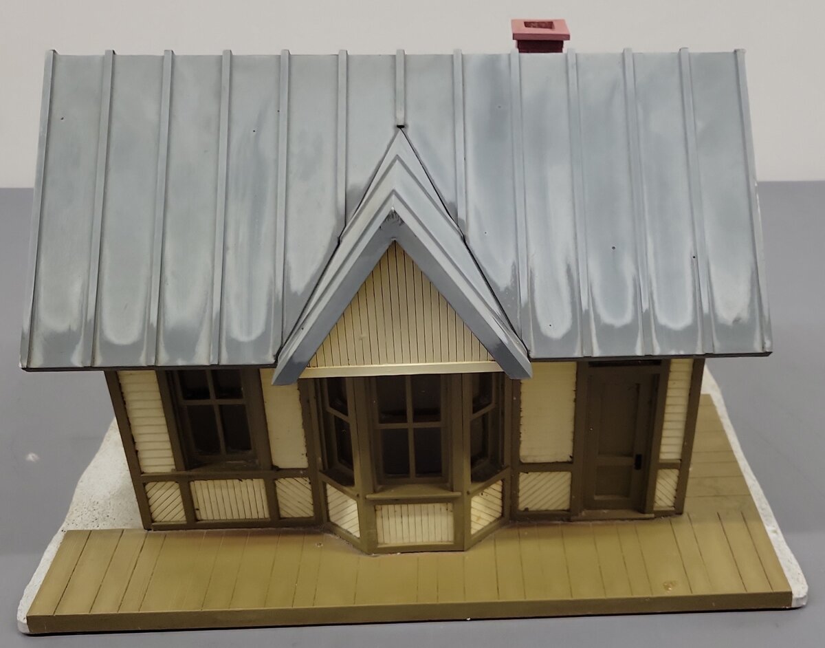 Aristo-Craft ART-7200 G Assembled Passenger Depot