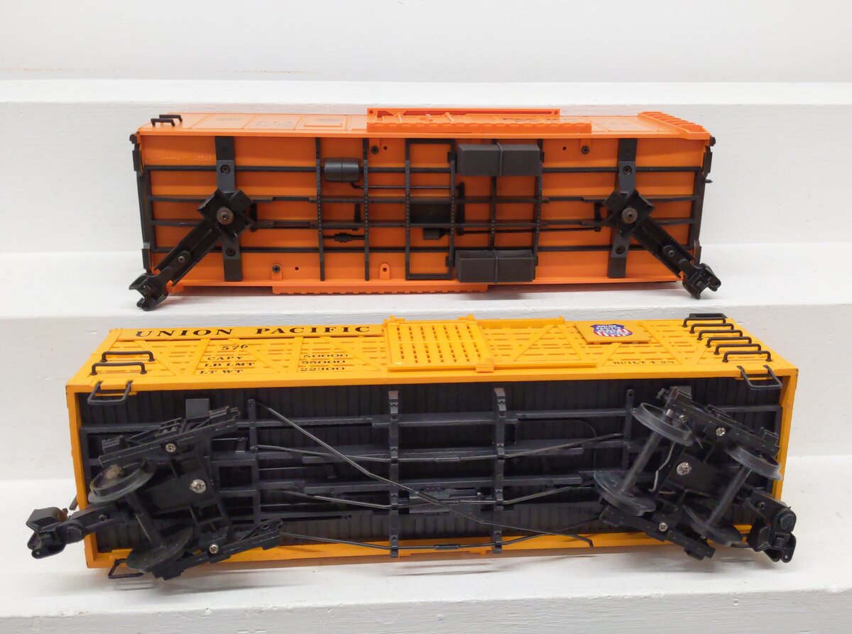 Lionel & Bachmann G Scale Pacific Fruit Express Reefer Car & UP Boxcars [2] VG