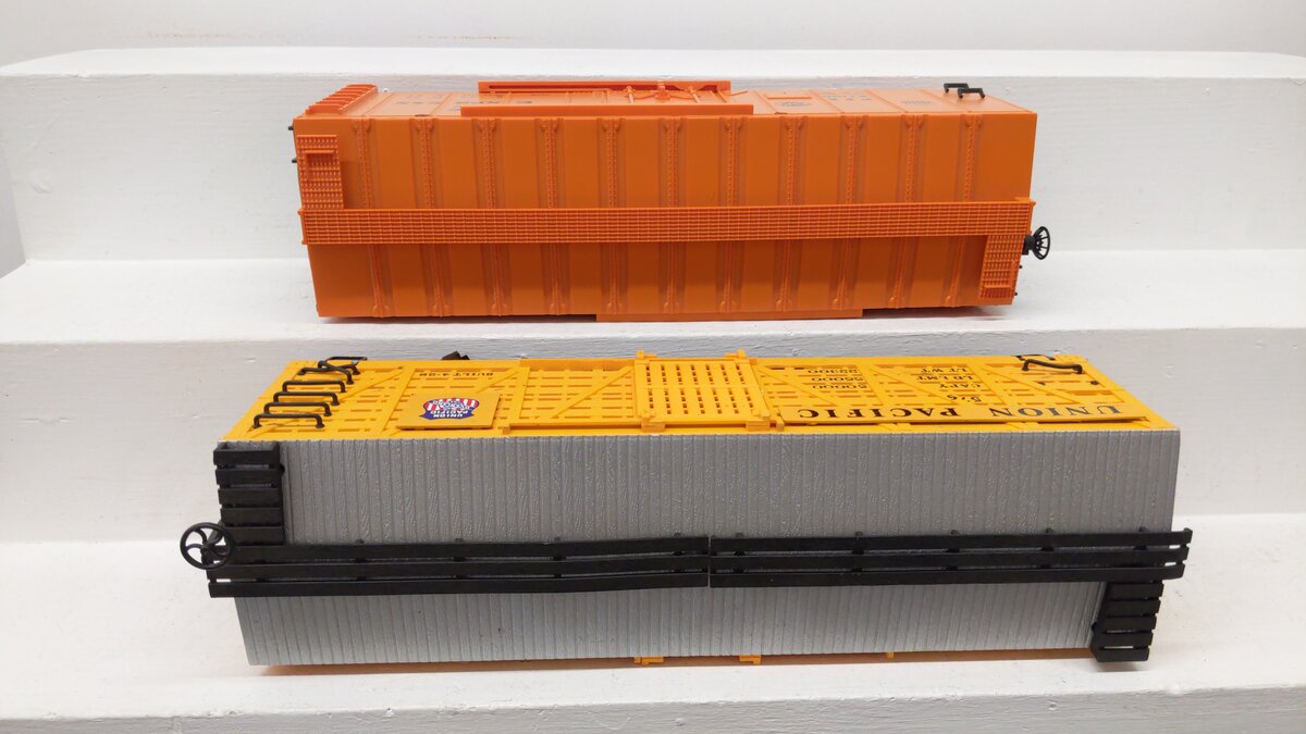 Lionel & Bachmann G Scale Pacific Fruit Express Reefer Car & UP Boxcars [2] VG