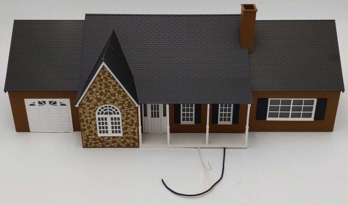 Lionel 6-34111 O Gauge Deluxe Fieldstone House With Lights EX