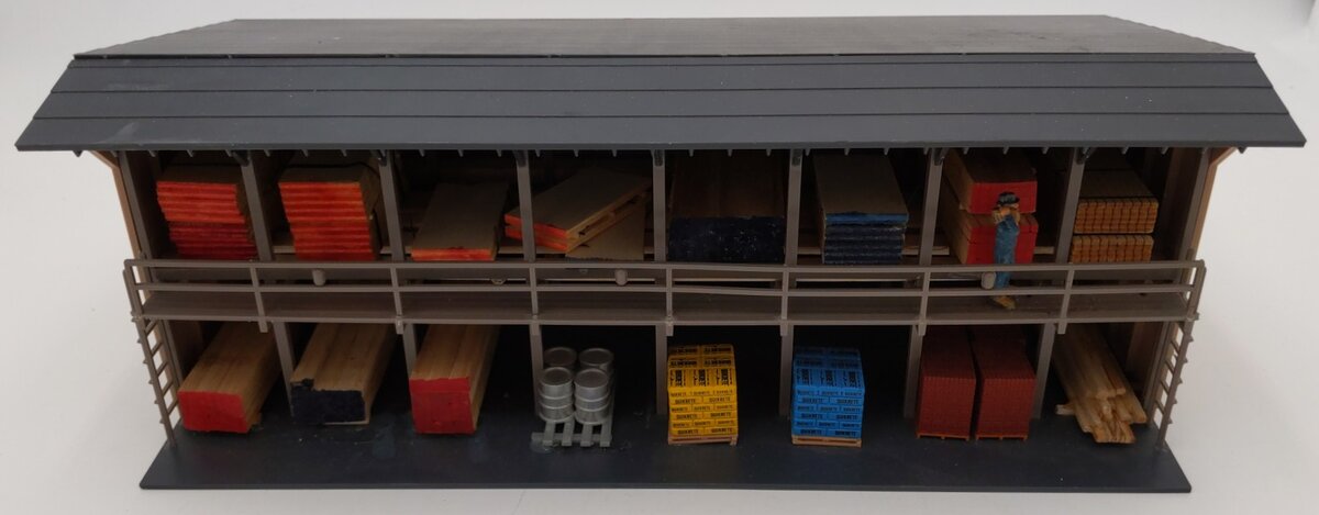 Atlas 6907 O Scale Jack's Lumber Company Modified Building