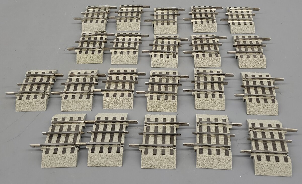Lionel 6-12026 FasTrack 1-3/4 Inch Straight Track (21) VG