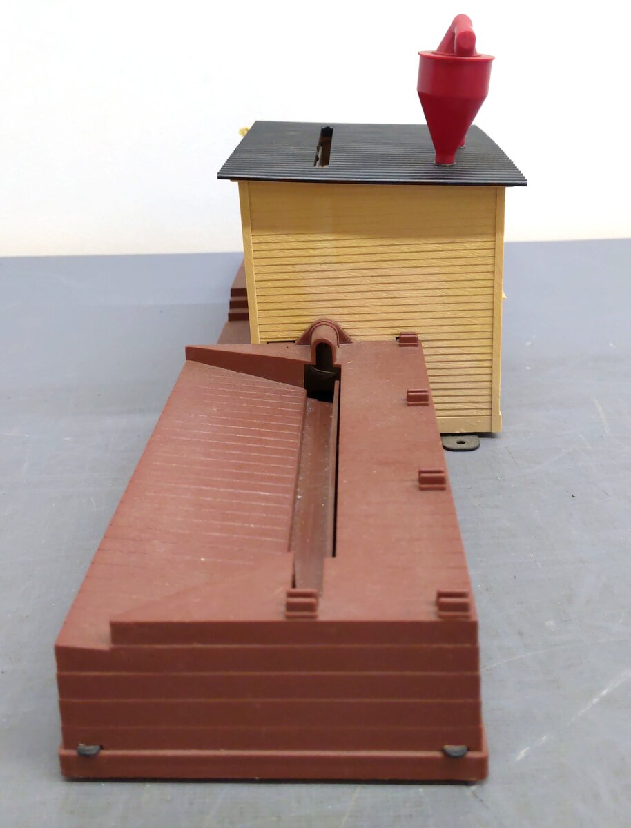 Lionel 6-12873 O Operating Sawmill with Brown Base VG/Box