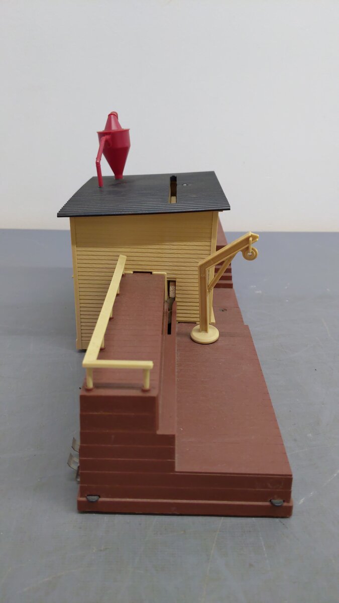 Lionel 6-12873 O Operating Sawmill with Brown Base VG/Box