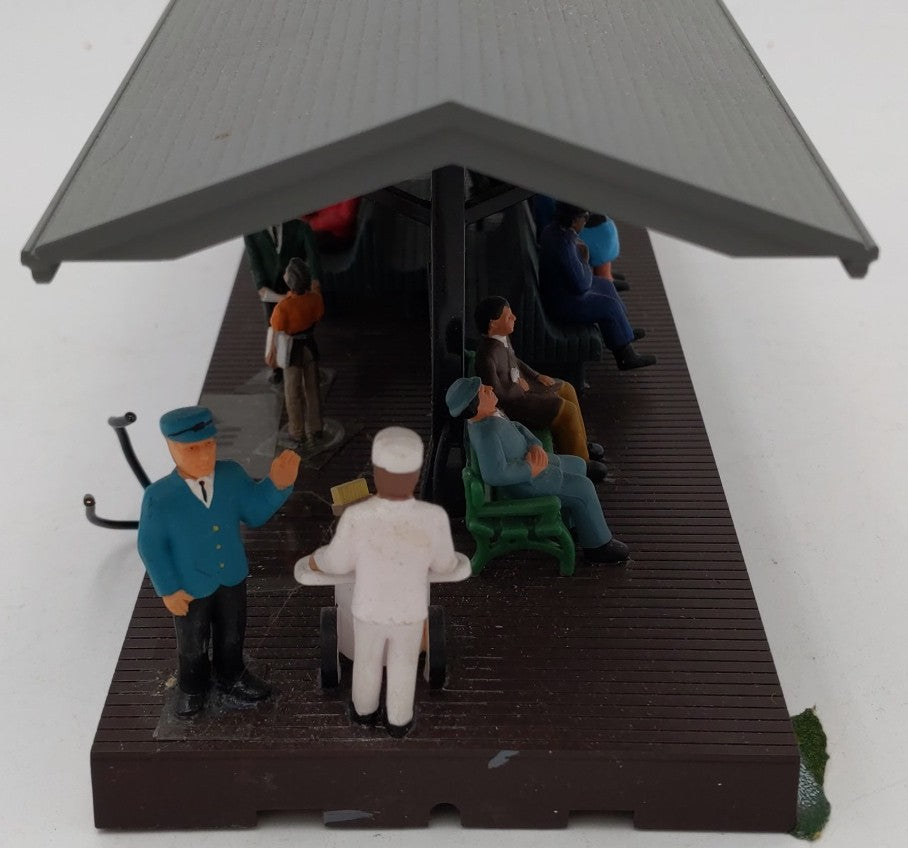 MTH 30-9006 O Gauge Passenger Station Platform (Gray Roof/Brown Base) VG
