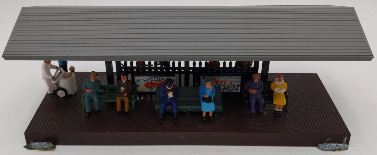 MTH 30-9006 O Gauge Passenger Station Platform (Gray Roof/Brown Base) VG