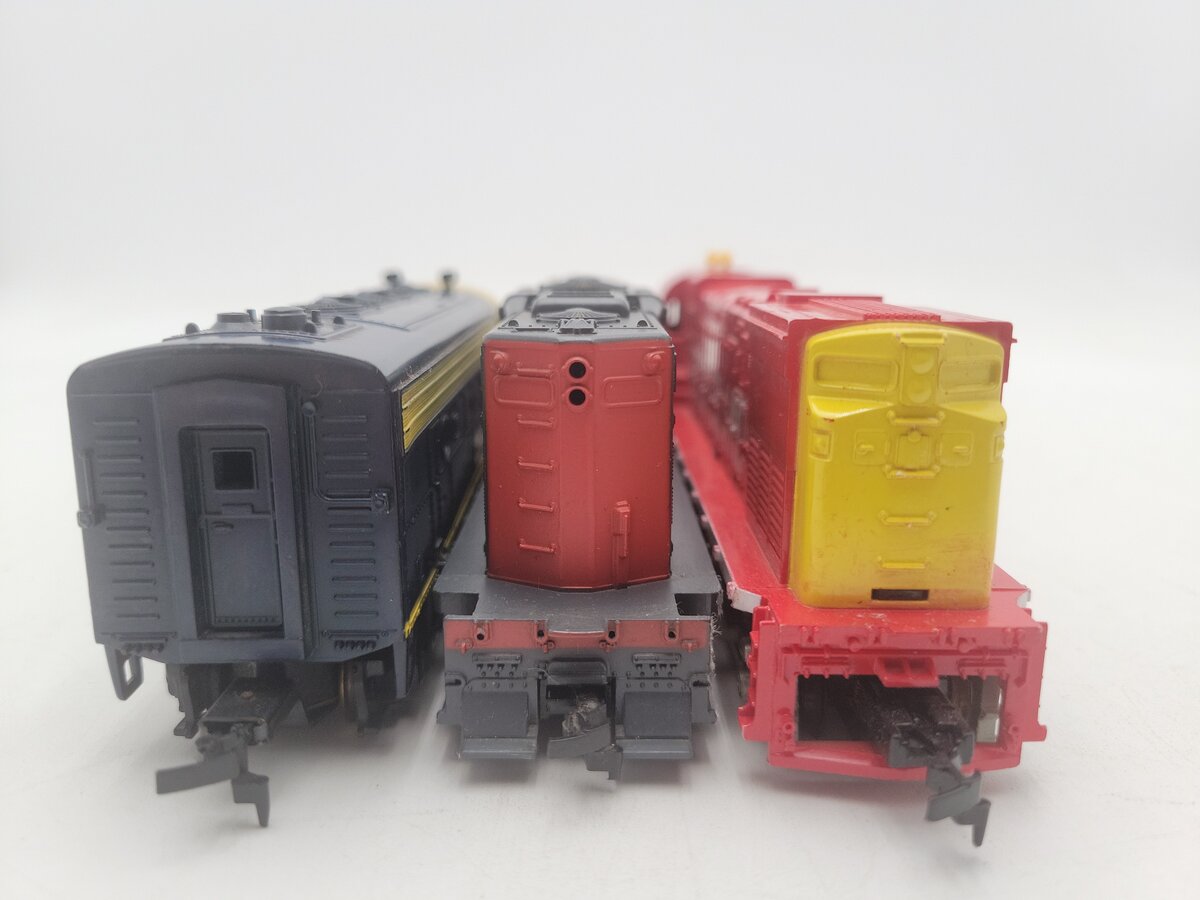 Tyco & Other Assorted Powered And Non-Powered Diesel Locomotives: 4301, 3091 [3] VG