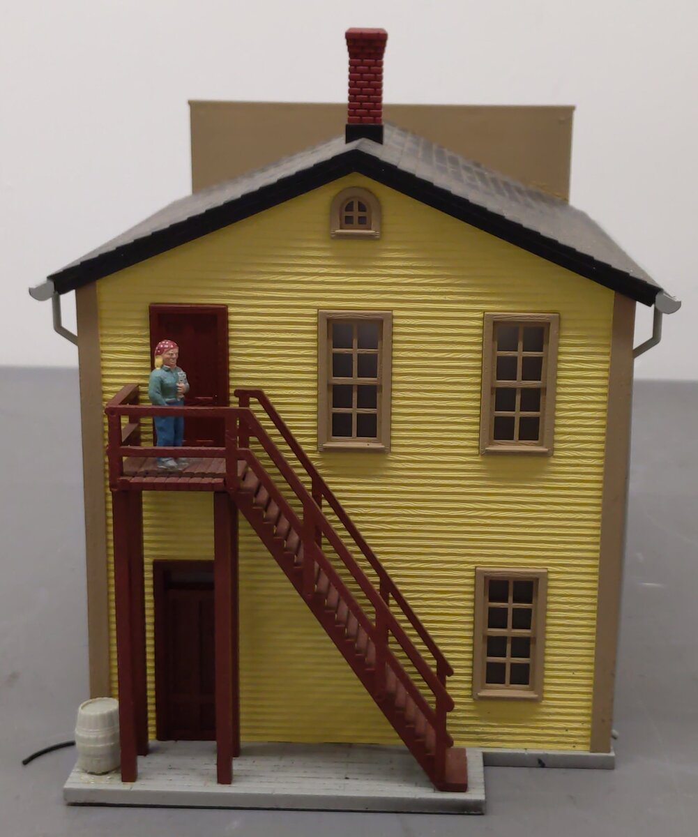 MTH 30-90346 O 2-Story Store Livery Building Lumber Yard VG/Box