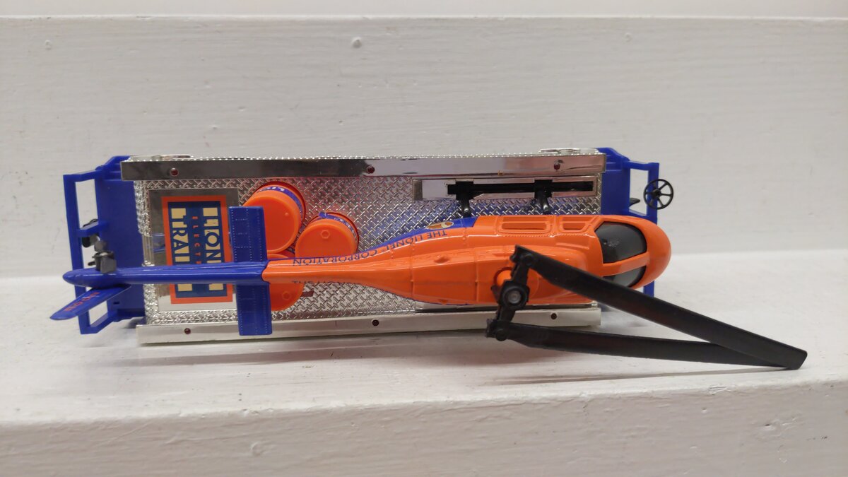 Lionel TMT-18418 O Flatbed Toy Truck & Operating Helicopter Car/Box