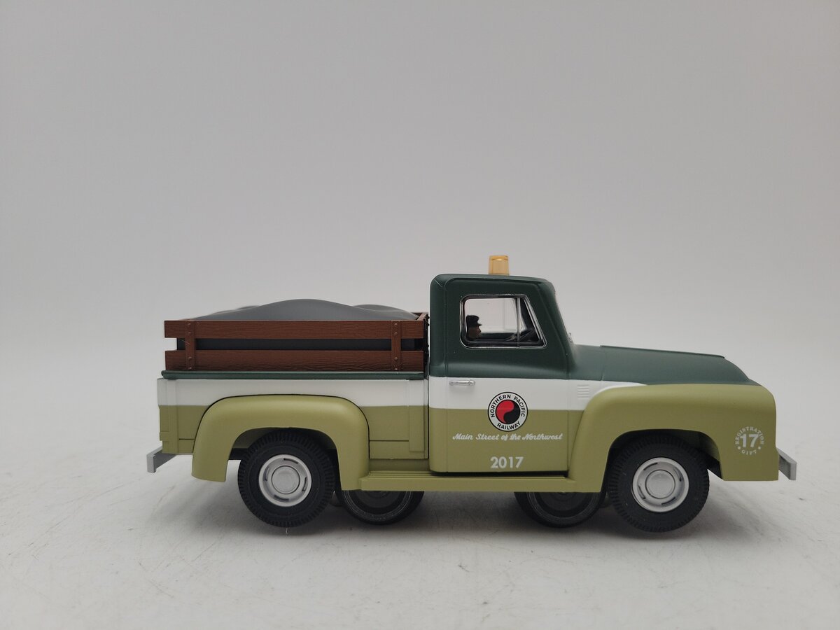Lionel 6-58269 O Scale LLCA 2017 Registration Gift 1955 Motorized Pick-Up LN/Box