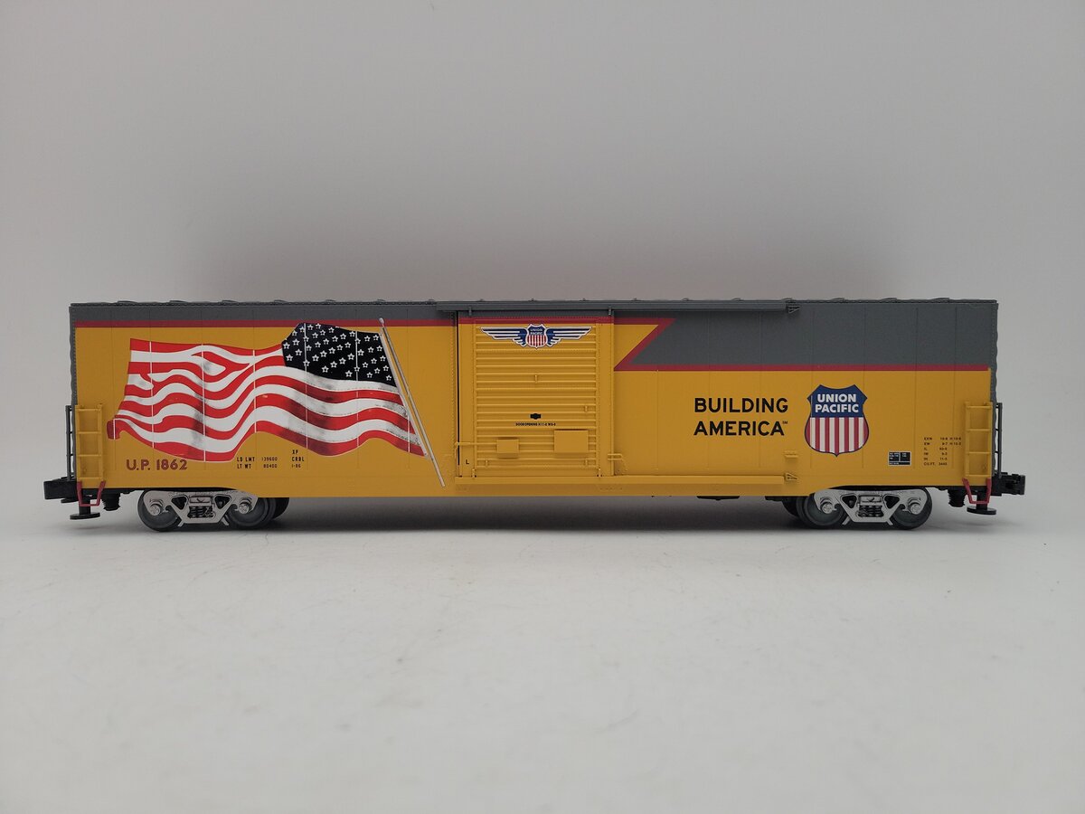 Lionel 6-85401 O Union Pacific Yellow / Gray LED Flag Boxcar #1862 LN/Box