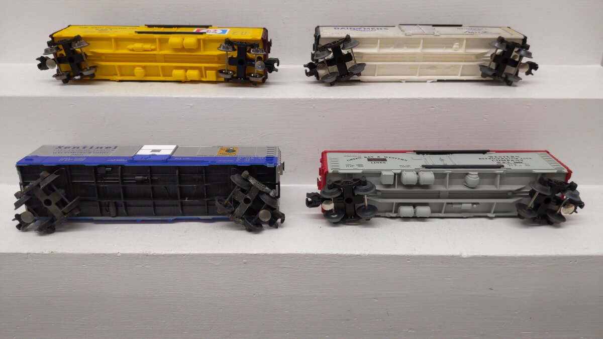 Lionel O Gauge Assorted Freight Cars: 6-9801, 6-5701, 6-9888, 6-9881 [4] VG