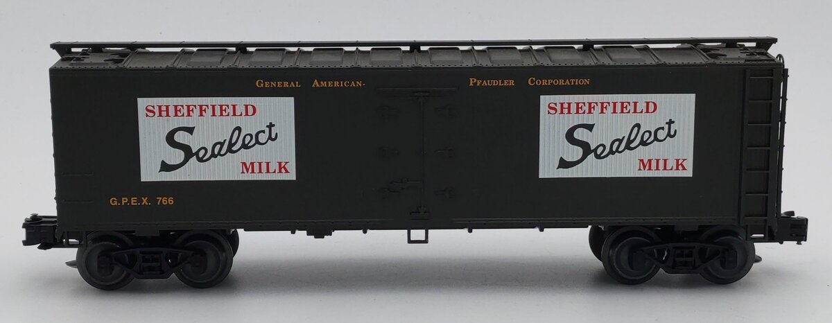 Crown R-8001 O Gauge Sheffield Farms Milk Reefer #766 VG/Box