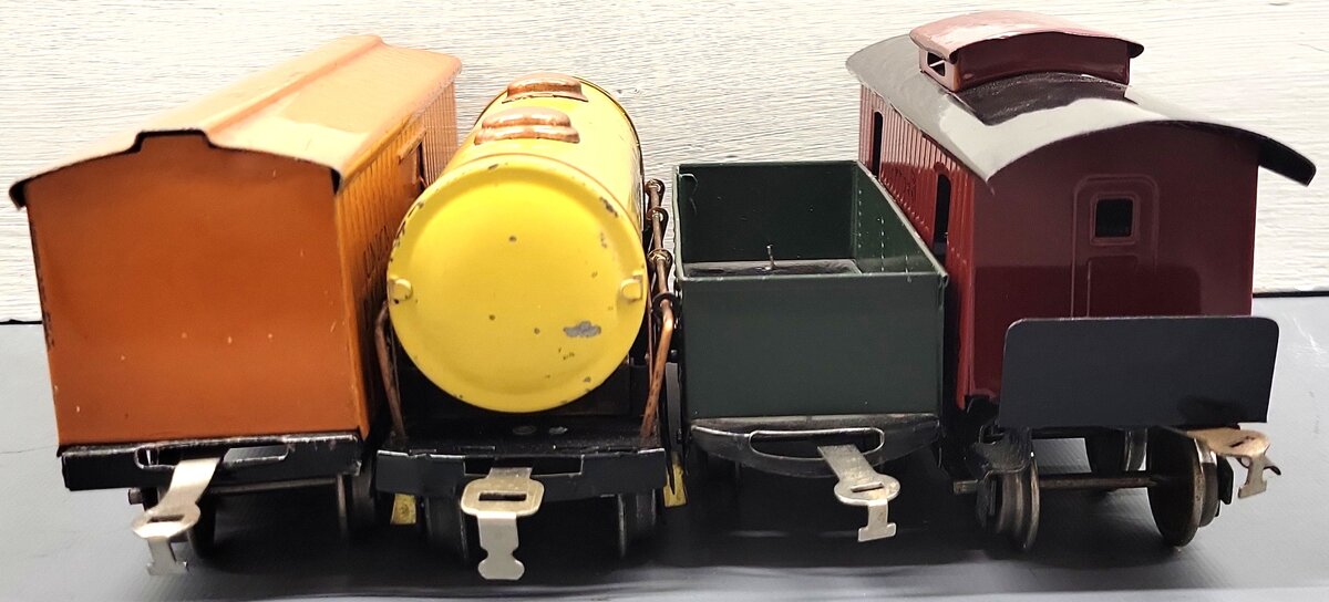 Lionel & American Flyer Vtg. O Assorted Freight Cars: 820, 822, 5802, 901 [4]