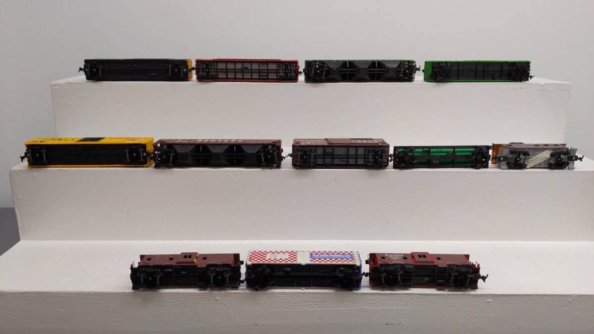 Bachmann & Other HO Scale Assorted Freight Cars: 1689, 4554, 76436, 1070 [11]