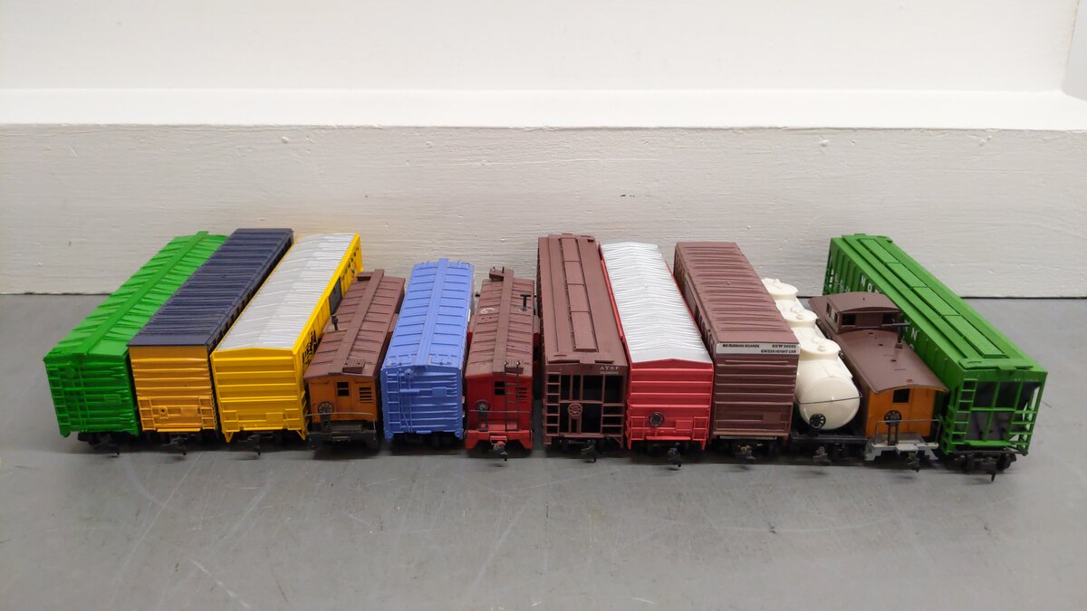 Bachmann & Other HO Scale Assorted Freight Cars: 1689, 4554, 76436, 1070 [11]