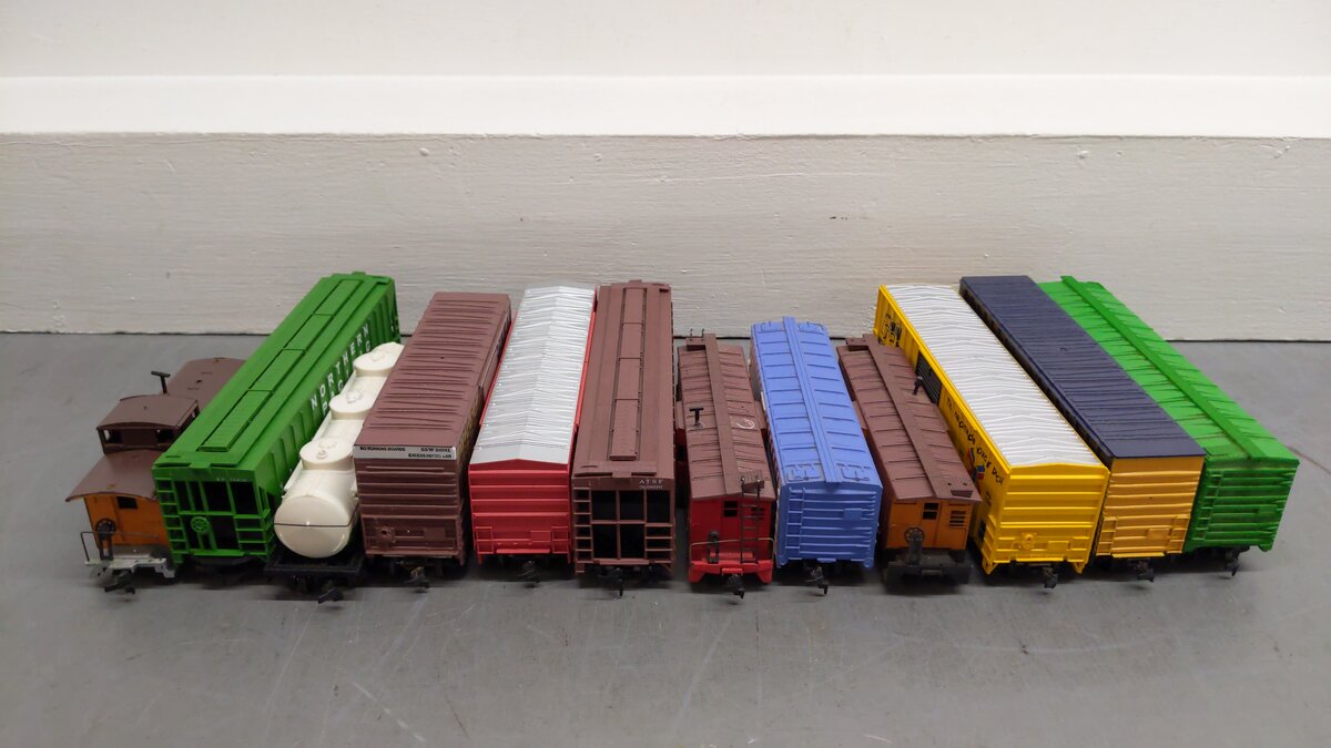 Bachmann & Other HO Scale Assorted Freight Cars: 1689, 4554, 76436, 1070 [11]