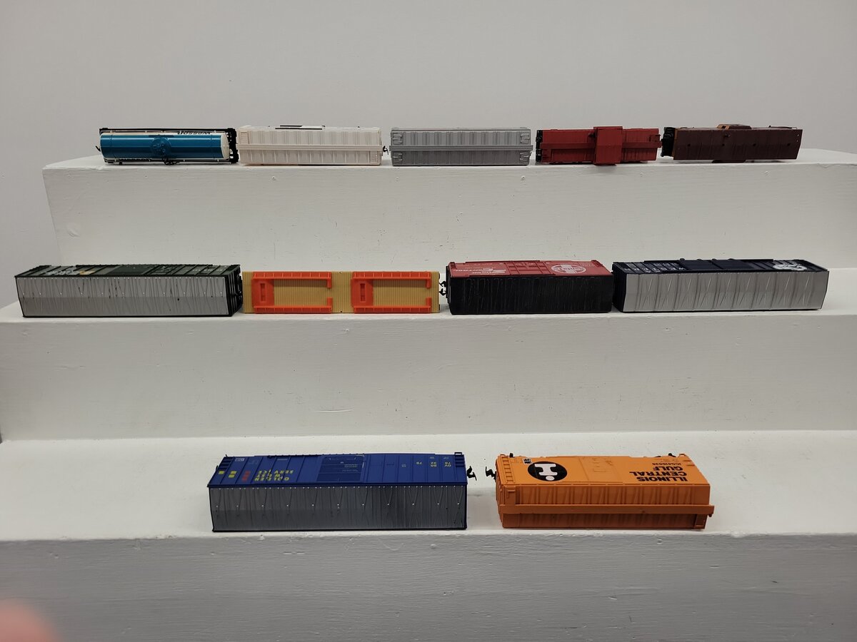 Mantua, Accurail, & Other HO Scale Assorted Freight Cars: 4226, 90806 [11] VG