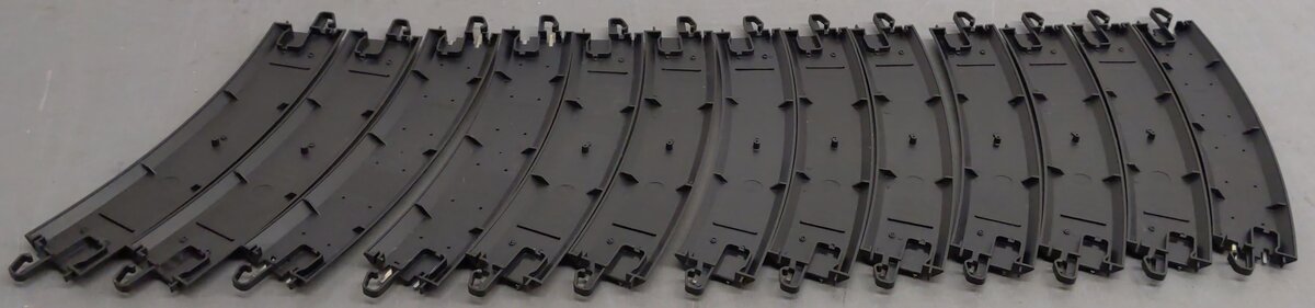 Bachmann 44401 HO 18" Radius Curved E-Z Track Section [13] EX