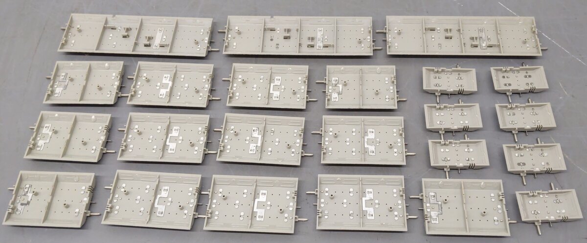 Lionel Assorted FasTrack Straight: 6-12014 (3), 6-12024 (13), 6-12026 (7) [23] VG