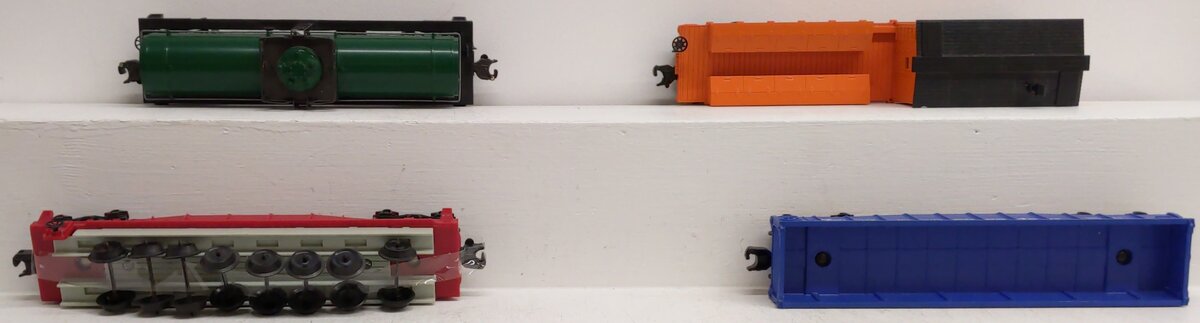 Lionel, MTSI, and MTH O Gauge Assorted Freight Cars: #9136, #9277, #81973 [4] EX