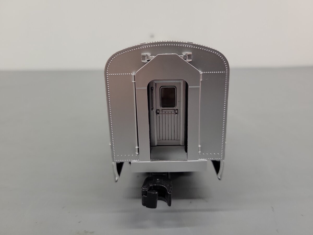 Lionel 2527110 O Gauge Pennsylvania 18" Aluminum SS Diner #4525 EX/Box