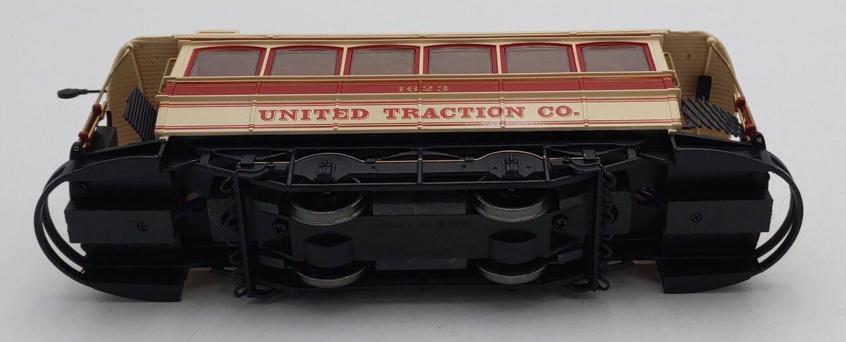 Bachmann 25128 On30 United Traction Co. Powered Closed Streetcar LN/Box